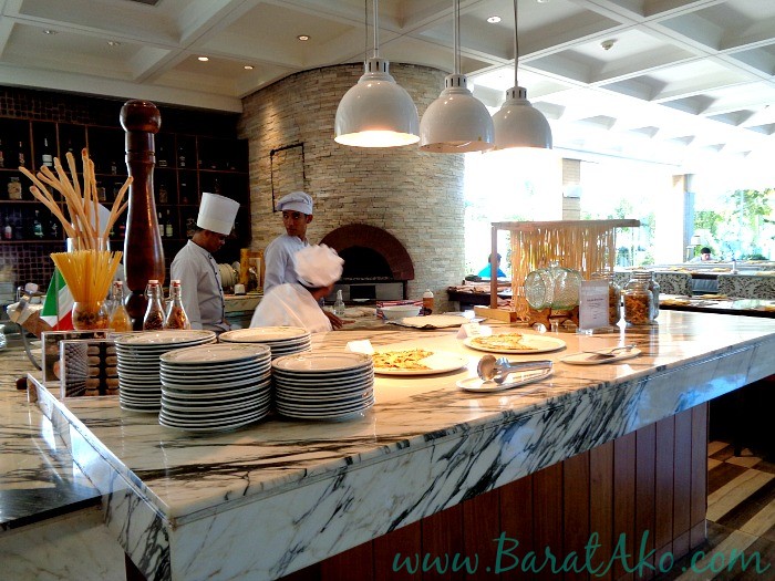 Manila Hotel Cafe Ilang Ilang Buffet Italian Station Pizza – Karen MNL