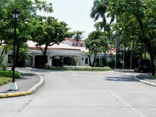 Island Cove Hotel Exterior