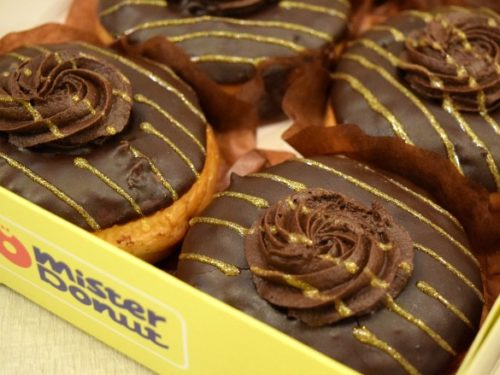 You Had Me at Glittergelli Gold – Mister Donut Choco Gold Donuts